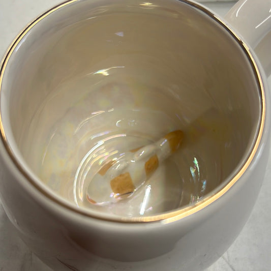 Surprising fish in Mug