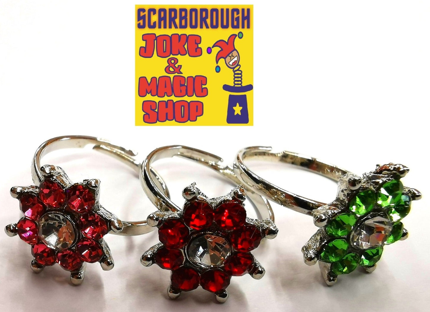 Anillo de compromiso con flores de diamantes de imitación falsos ~ Tamaño ajustable