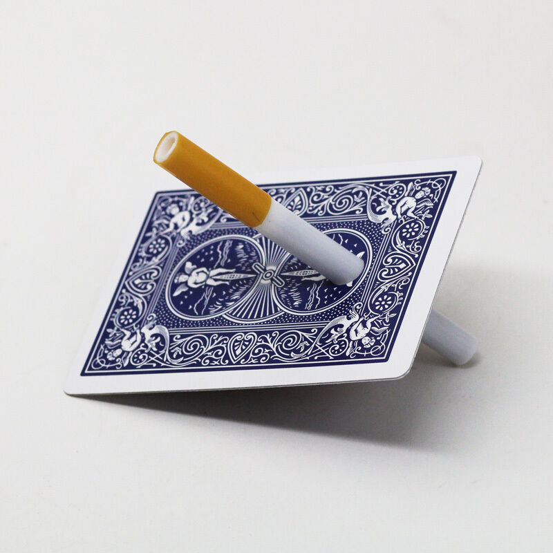 Cigarrillo a través de naipes