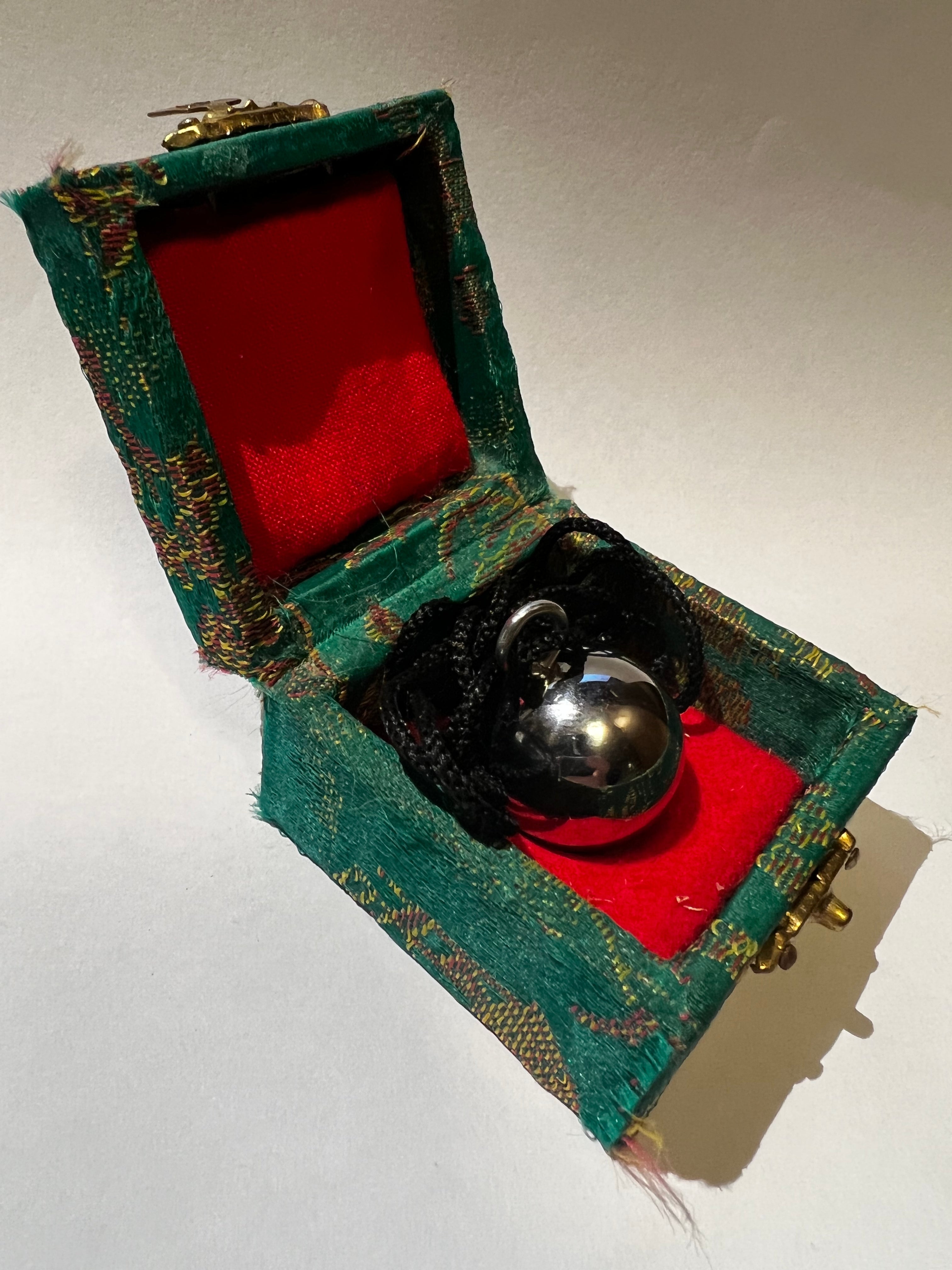 Magic Fairy Ball ~ Pendulum Trick – The Scarborough Joke Shop